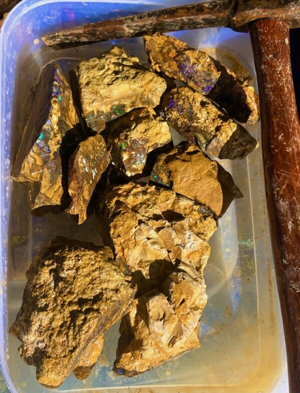 Bubble Band Matrix Opal Rough (1KG - 10KG)